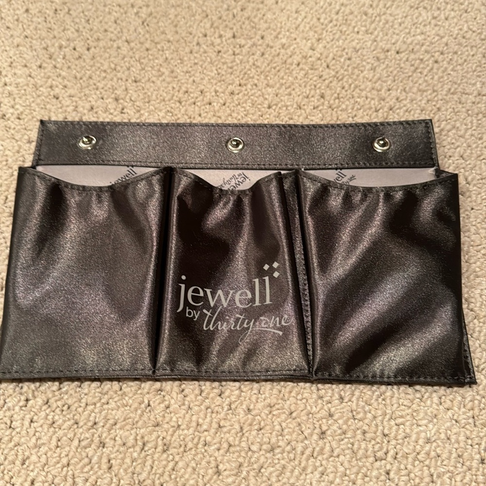 Jewell by Thirty-One Triple Slit Pocket in City Charcoal